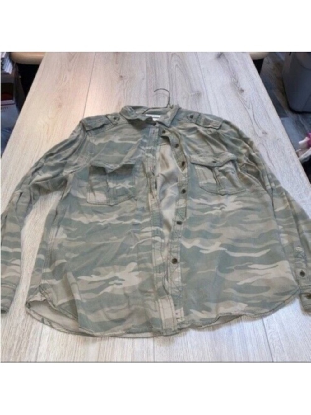 American eagle outfitters green camo camouflage button up button down shirt top